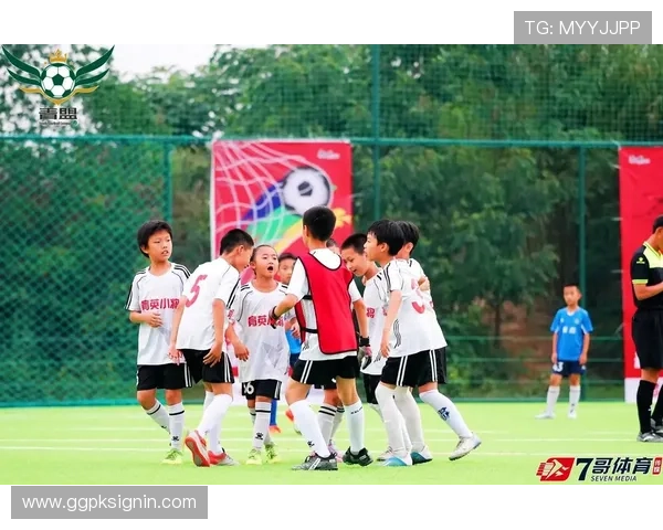 星空足球官网：足球培训课程信息与青少年足球发展规划